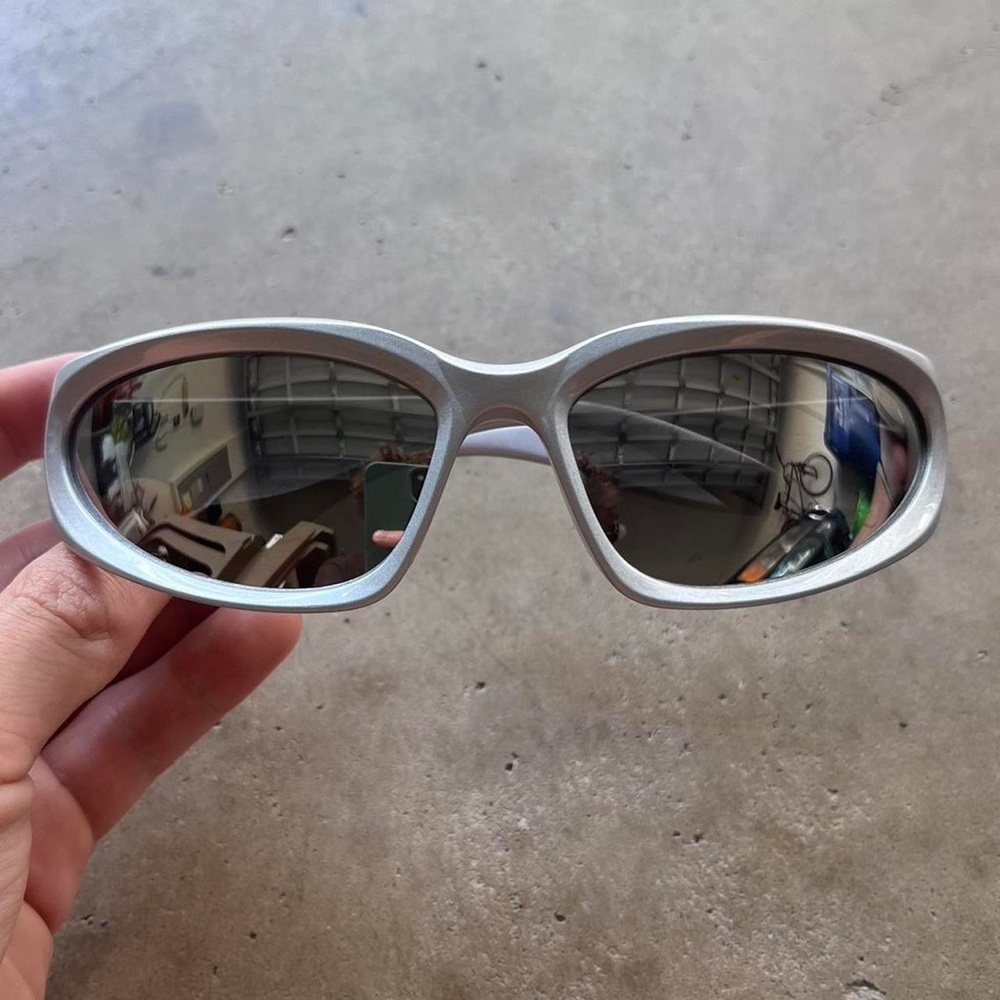 y2k 2000s vintage style chrome silver surfer sunglasses